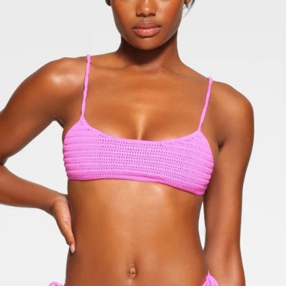 SKIMS Crochet Swim Scoop Bikini Top in Taffy - Picture 2 of 9